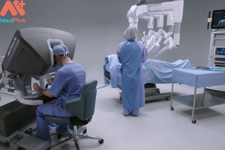 Phẫu thuật bằng robot là một loại phẫu thuật cụ thể được thực hiện với sự hỗ trợ của các công cụ được liên kết với một cánh tay robot