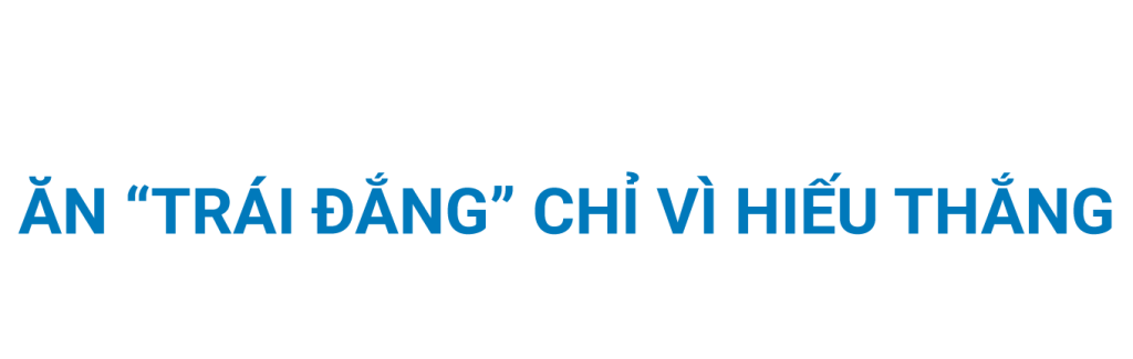 Không biết nhờ vận may hay khả năng phân tích nhạy bén mà Long nhanh chóng kiếm lời từ việc đầu tư chứng khoán. Chỉ trong thời gian ngắn sau đó, Long đã có thể tự sắm cho mình điện thoại và xe mới trước sự trầm trồ của bạn bè và gia đình. Theo thời gian, Long càng trở nên “cứng cựa” hơn và số tiền đầu tư vào cổ phiếu cũng lớn dần lên. Giờ đây trong công ty, không ai không biết đến danh tiếng của Long, chàng trai khờ khạo ngày nào nay đã “đổi đời” nhờ vào hoạt động đầu tư chứng khoán. Nghe được những lời bàn tán ấy, Long lấy làm khoái chí lắm nhưng suy đi tính lại, bản thân anh cũng chưa phải gọi là giàu có gì vì vốn dĩ anh chưa bao giờ chơi đậm thì lấy đâu ra mà thắng đậm. Lối suy nghĩ ấy giống như một ngọn lửa làm bừng sáng tham vọng trong anh, nhưng cân nhắc đến những rủi ro tiềm tàng khiến Long có chút chần chừ. Đang chìm đắm trong những tính toán của riêng mình, bỗng chợt tiếng gọi của người đồng nghiệp bàn bên kéo Long trở về thực tại. Với dáng vẻ hân hoan, người đồng nghiệp hồ hởi khoe vừa mới hốt lời to nhờ số cổ phiếu anh ta mua tăng giá. “Muốn thành đại gia thì phải chơi như anh, chứ kiểu chơi “cá rỉa” như chú thì đến bao giờ mới thành” - Người đồng nghiệp nở nụ cười tự mãn không quên huých nhẹ cù trỏ vào người Long. Lời nói khiêu khích ấy kèm với những suy nghĩ trước đó đã tạo nên một động lực vô hình thúc đẩy quyết định “chơi lớn” của Long. Dù gì bản thân cũng đã có gần 1 năm đầu tư chứng khoán, kinh nghiệm lớn nhỏ tích vậy cũng đủ dùng rồi, thử chơi lớn một lần biết đầu lại “trúng mánh”.